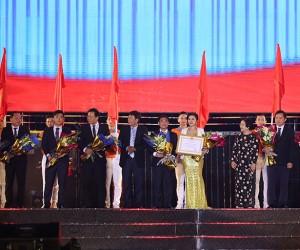 Kim Oanh Real nhận Huân chương Lao động Hạng II tại Lễ hội tri ân 10.000 khách hàng
